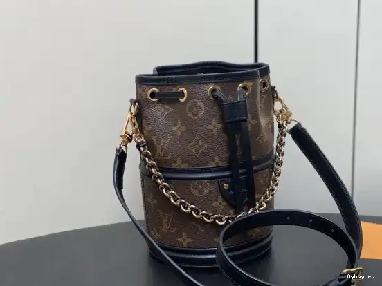 Canoe New Bag-14*20.5*14CM VUITTON LOUIS 0611